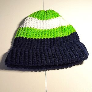 Selling winter hats and scarf